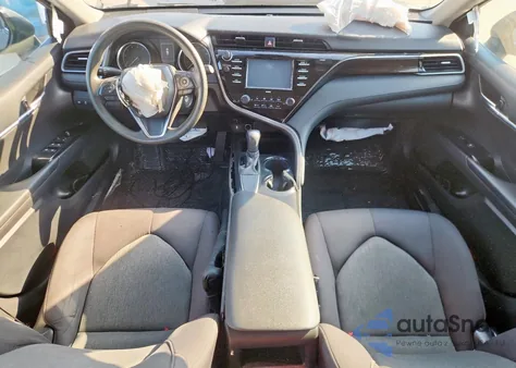 2020 Toyota Camry Le z USA, uszkodzony, nr VIN 4T1C11AK8LU317016